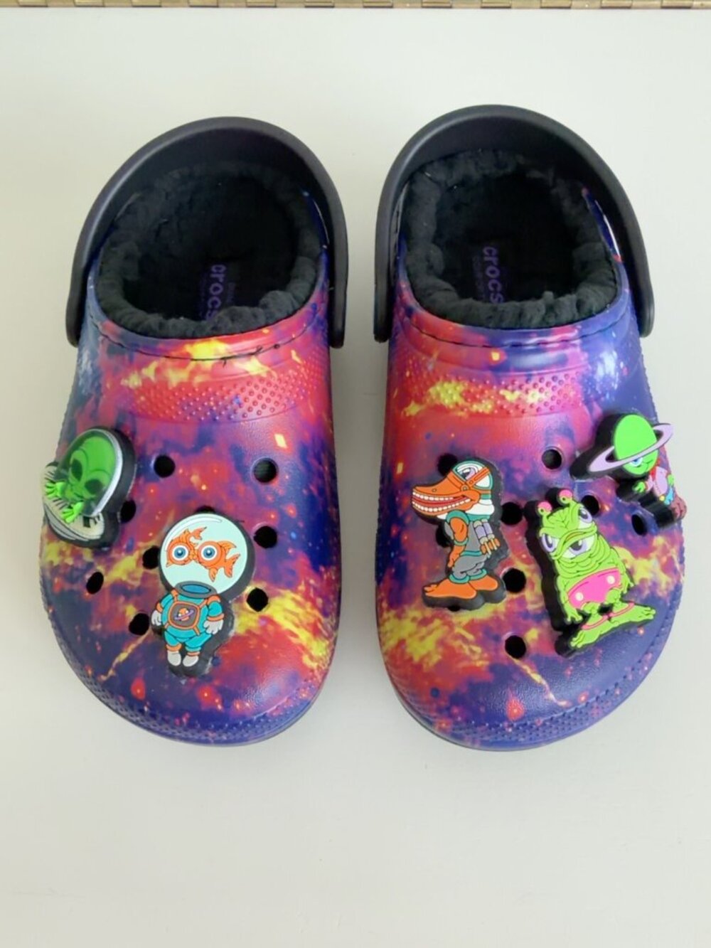 Crocs Area 54 Glow in the Dark Lined Clogs Kids C11 NWT